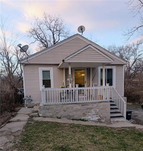 Photo of 4858 washington Avenue, Kansas City, KS 66102 (MLS # 2608251)