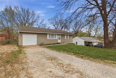 Photo of 4540 NE 44th Terrace, Kansas City, MO 64117 (MLS # 2620097)