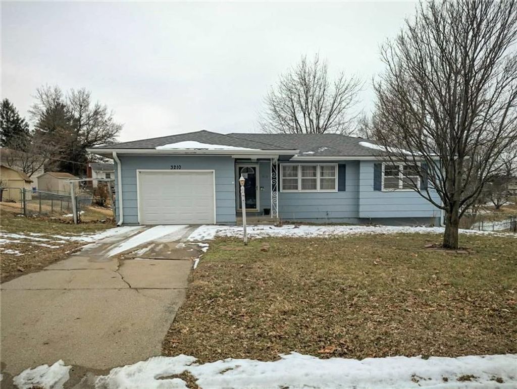 Photo of 3210 Morningside Drive, St Joseph, MO 64503 (MLS # 2599288)