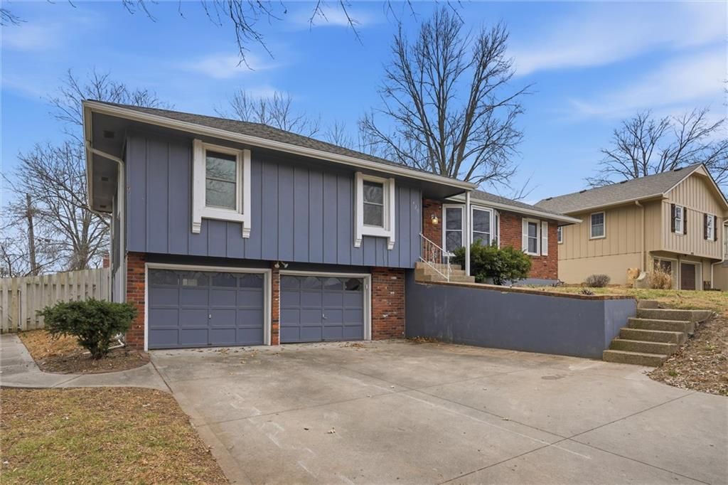 Photo of 429 Pershing Street, Liberty, MO 64068 (MLS # 2603253)