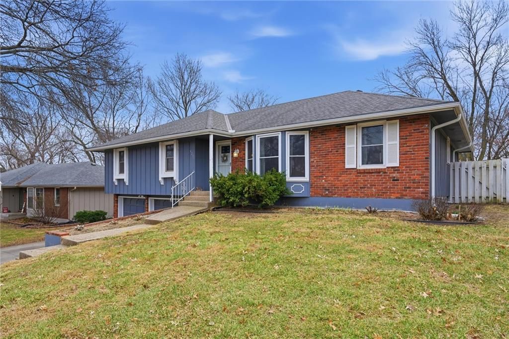 Photo of 429 Pershing Street, Liberty, MO 64068 (MLS # 2603253)