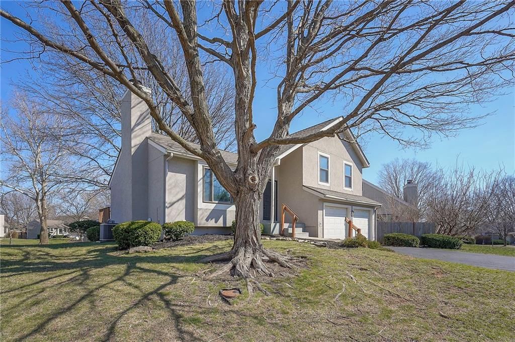 Photo of 12908 W 108th Street, Overland Park, KS 66210 (MLS # 2608321)