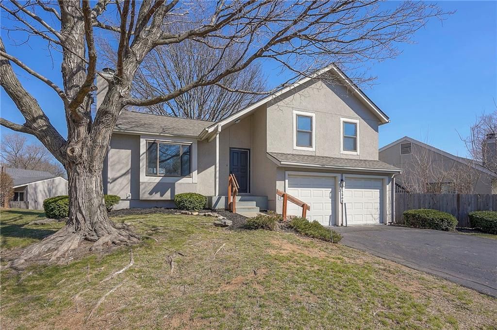 Photo of 12908 W 108th Street, Overland Park, KS 66210 (MLS # 2608321)