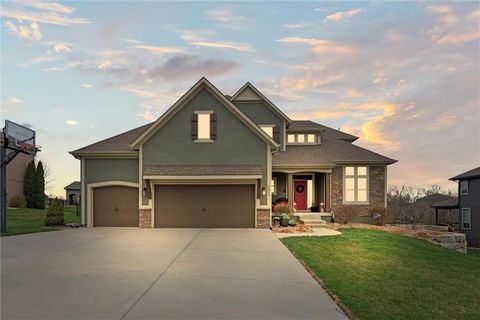2804 NW Thoreau Drive Lee's Summit MO 64081