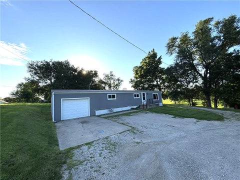 Photo of 8288 Lee Road, Atchison, KS 66002 (MLS # 2627943)