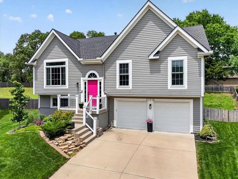 Photo of 21310 W 120th Terrace, Olathe, KS 66061 (MLS # 2622863)