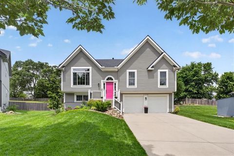 Photo of 21310 W 120th Terrace, Olathe, KS 66061 (MLS # 2622863)