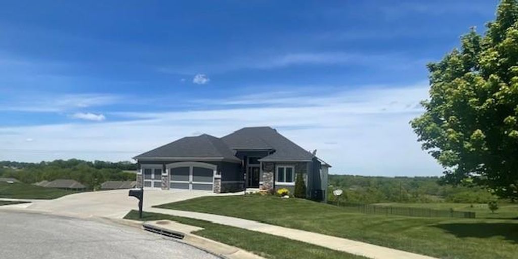 Photo of 4200 Castlegate Court, St Joseph, MO 64505 (MLS # 2618810)