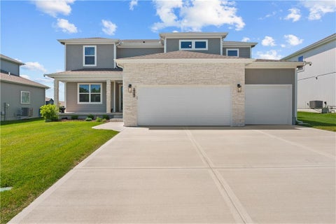 Photo of 1717 SW Hightown Drive, Lees Summit, MO 64082 (MLS # 2623676)