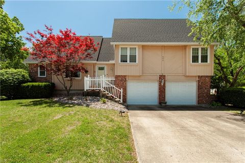 Photo of 400 N Persimmon Drive, Olathe, KS 66061 (MLS # 2618771)