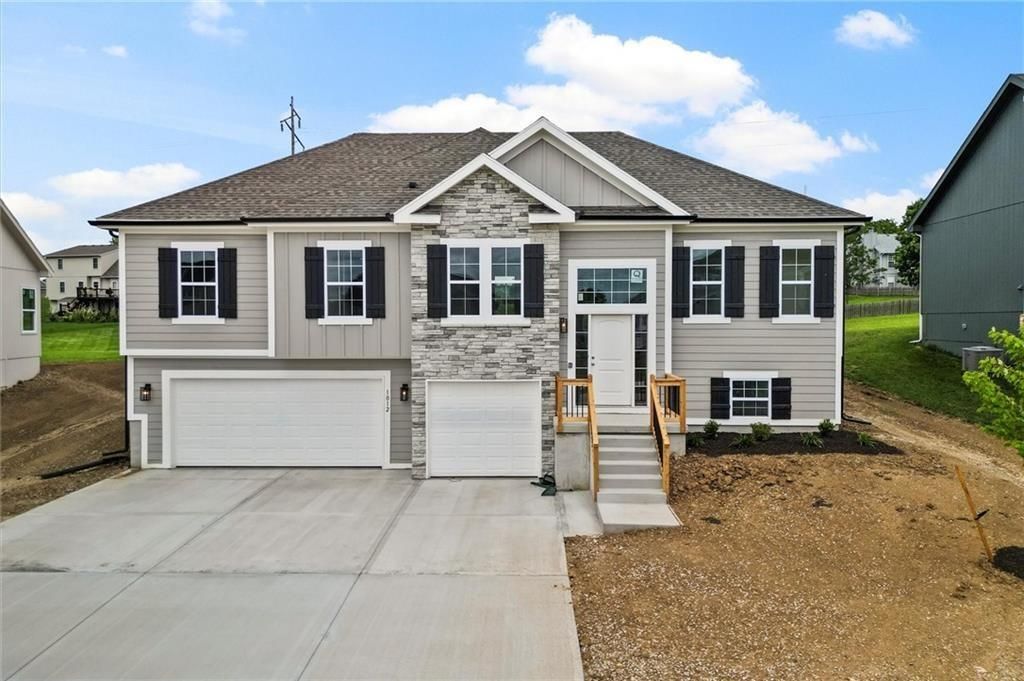 Photo of 1022 Jasmine Drive, Liberty, MO 64068 (MLS # 2591919)