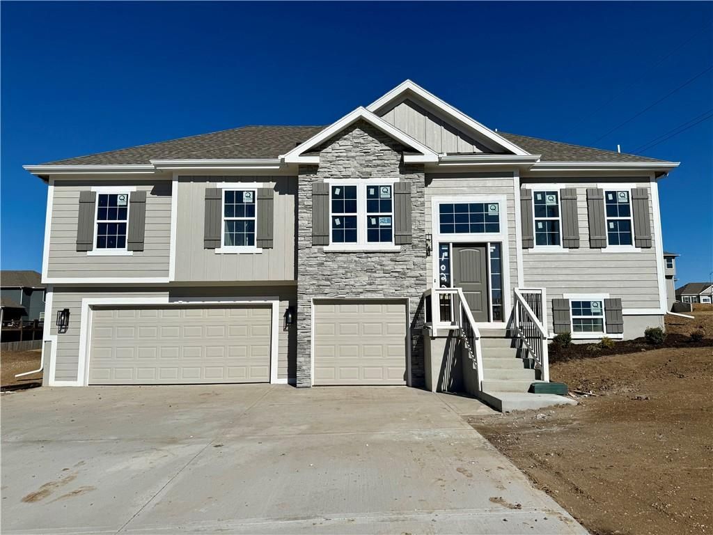 Photo of 1022 Jasmine Drive, Liberty, MO 64068 (MLS # 2591919)
