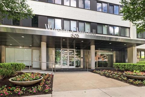 Photo of 803 W 48th St #1106 Street, Kansas City, MO 64112 (MLS # 2618643)