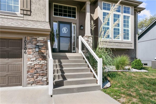 10706 N TRACY AVE, KANSAS CITY, MO 64155 - Image d053e34b1745a683a84f1f529d8a8d3f/1177885143