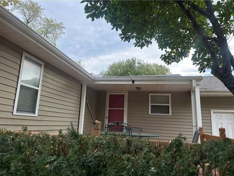 Photo of 13641 Hollingsworth Road, Kansas City, KS 66109 (MLS # 2582619)