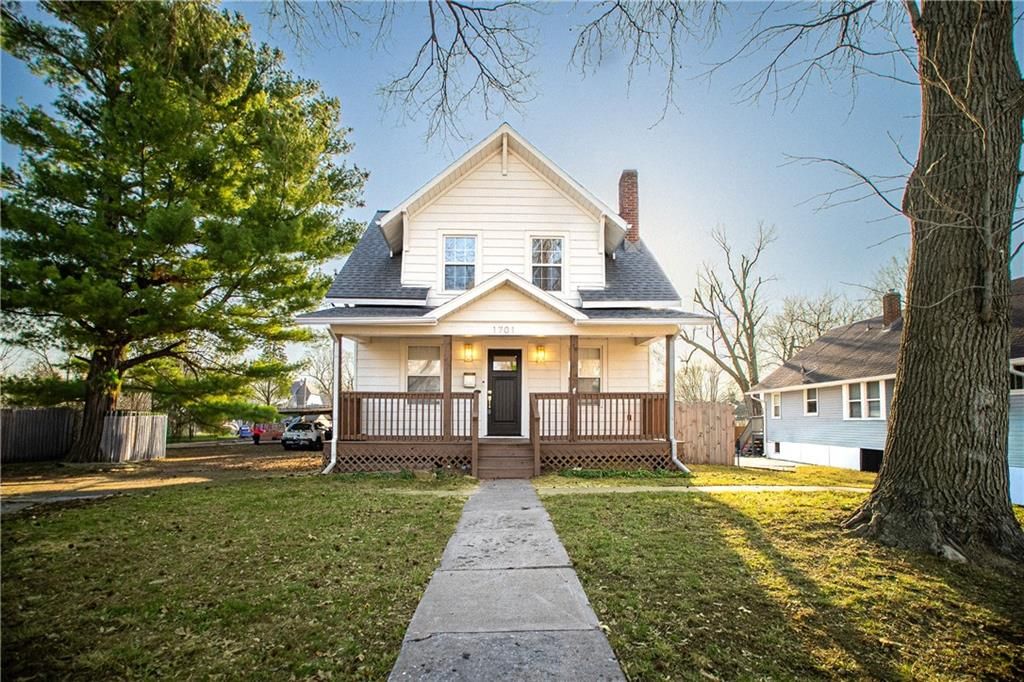 Photo of 1701 S Arlington Avenue, Independence, MO 64052 (MLS # 2608431)