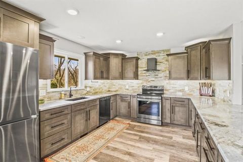 Tiny photo for 12425 Northern Avenue, Liberty, MO 64068 (MLS # 2609673)