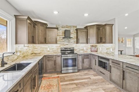 Tiny photo for 12425 Northern Avenue, Liberty, MO 64068 (MLS # 2609673)