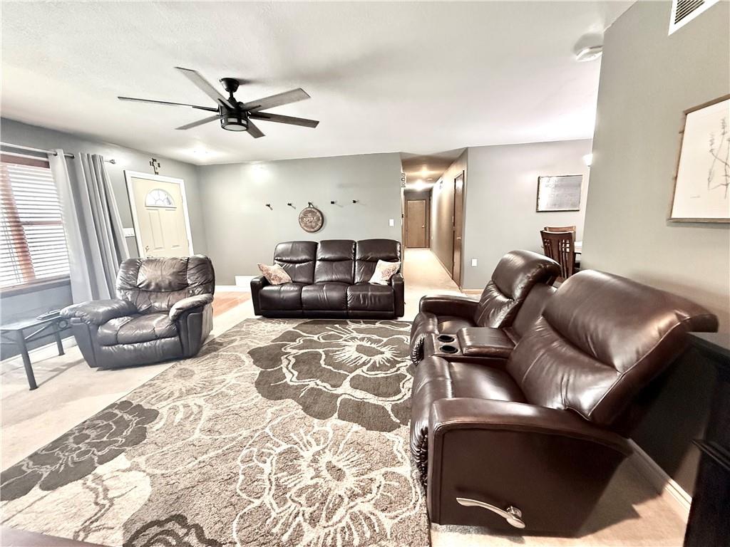 302 W 16TH Street
