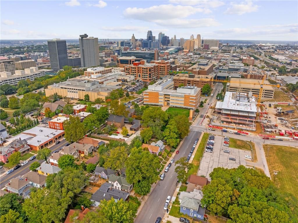 Photo of 2532 Charlotte Street, Kansas City, MO 64108 (MLS # 2606595)