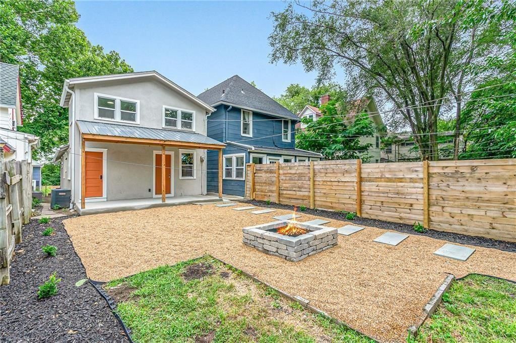 Photo of 2532 Charlotte Street, Kansas City, MO 64108 (MLS # 2606595)