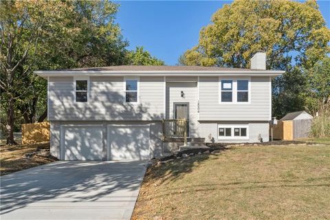 Photo of 14204 W 63rd Street, Shawnee, KS 66216 (MLS # 2583585) Photo of 14204 W 63rd Street, Shawnee, KS 66216 (MLS # 2583585)