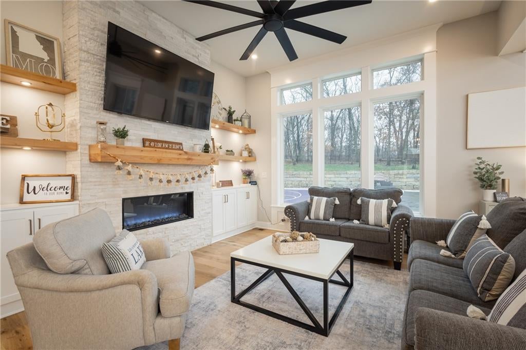 Photo of 517 Southshore Drive, Lake Winnebago, MO 64034 (MLS # 2623720)