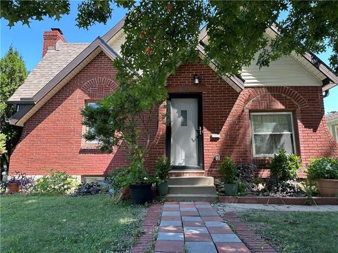 627 N 29th Street, Kansas City, KS 66102 - #: 2576292
