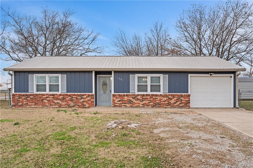 Photo of 1601 Halsey Avenue, Independence, KS 67301 (MLS # 2592076)