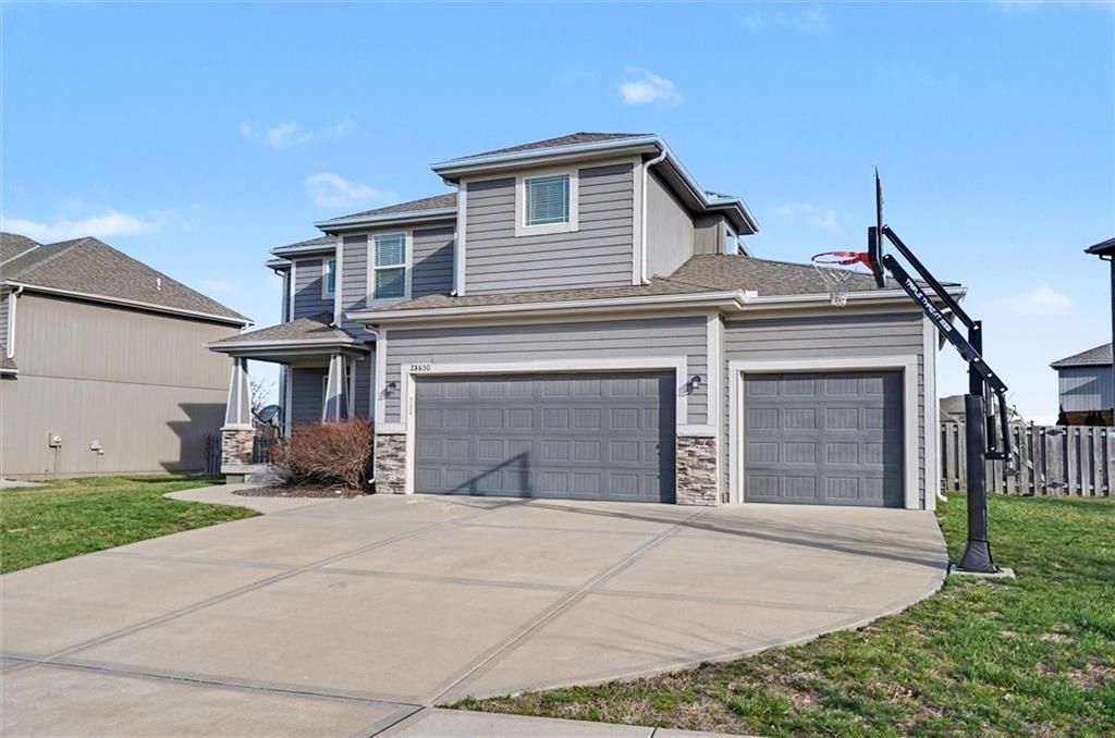 Photo of 28600 W 162nd Place, Gardner, KS 66030 (MLS # 2607592)