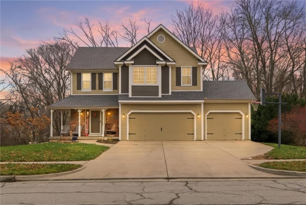 Photo of 1609 Buckingham Drive, Liberty, MO 64068 (MLS # 2591274)