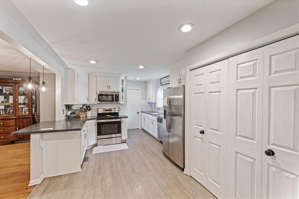 5729 PARALLEL Parkway