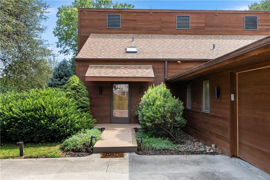 St Joseph, Missouri 64505, United States, 3 Bedrooms Bedrooms, ,4 BathroomsBathrooms,Residential,Active,189715