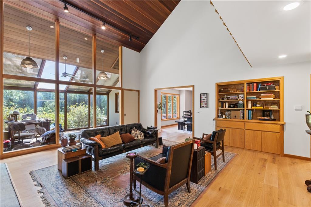 St Joseph, Missouri 64505, United States, 3 Bedrooms Bedrooms, ,4 BathroomsBathrooms,Residential,Active,189715