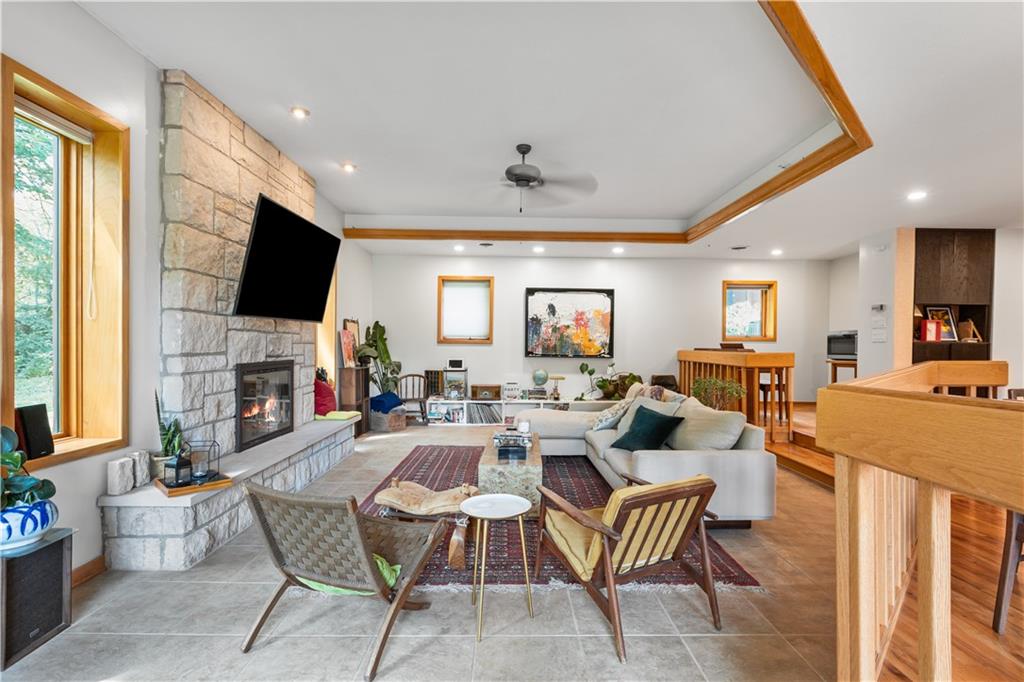 St Joseph, Missouri 64505, United States, 3 Bedrooms Bedrooms, ,4 BathroomsBathrooms,Residential,Active,189715