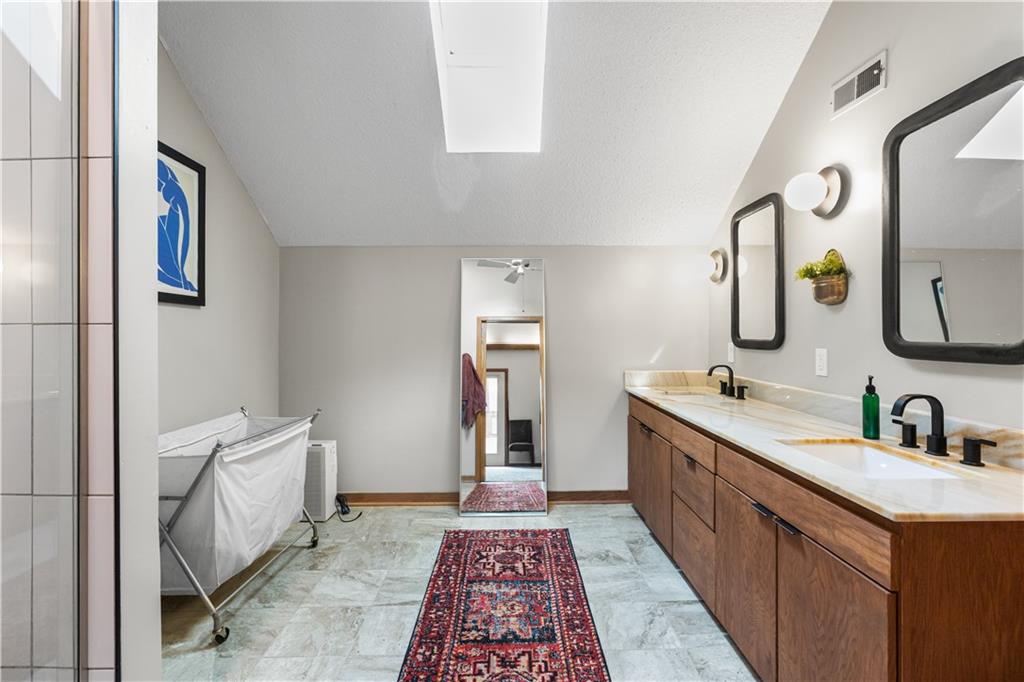 St Joseph, Missouri 64505, United States, 3 Bedrooms Bedrooms, ,4 BathroomsBathrooms,Residential,Active,189715