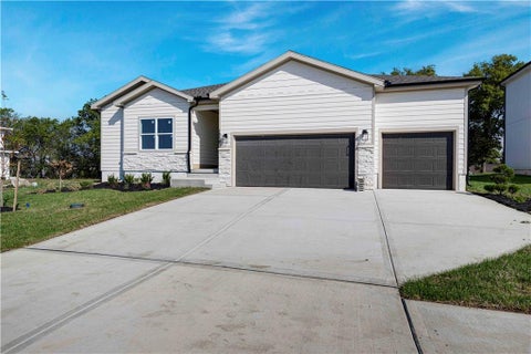 Photo of 18580 W 195 Street, Spring Hill, KS 66083 (MLS # 2621834)
