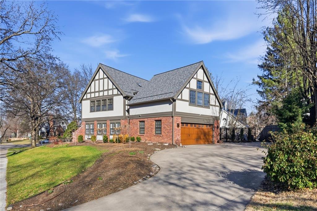 649 W Meyer Boulevard