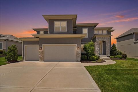 318 NW Ambersham Drive, Lee\'s Summit, MO 64081 - MLS#: 2627110