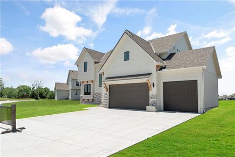 Photo of 2008 NE Bluestone Drive, Lees Summit, MO 64064 (MLS # 2625228)