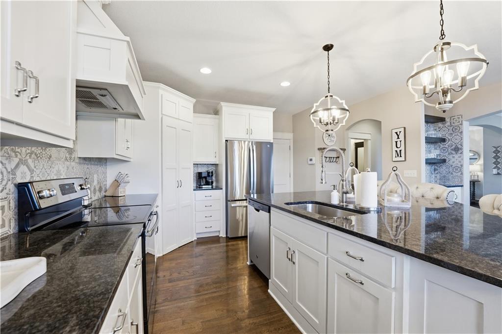 16936 W 163rd Terrace