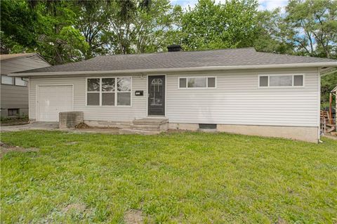 Photo of 11004 Blue Ridge Boulevard, Kansas City, MO 64134 (MLS # 2620774)