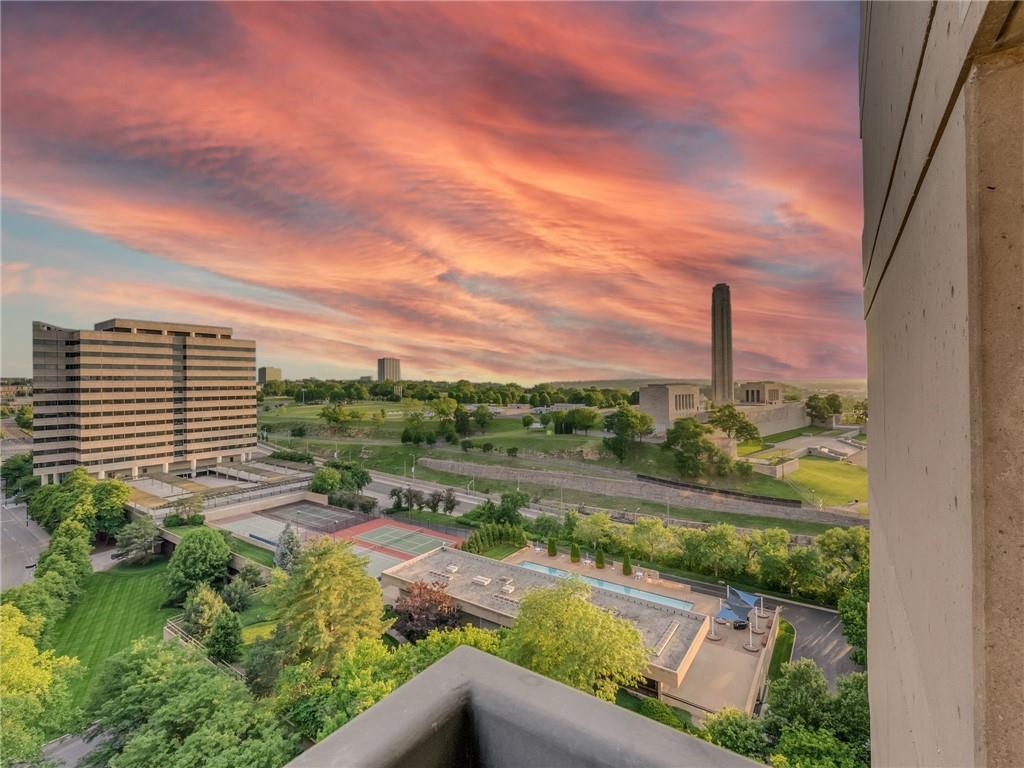 2510 Grand Boulevard 1702-03