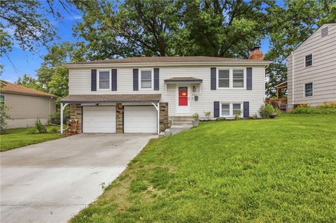 Photo of 9214 Mastin Street, Overland Park, KS 66212 (MLS # 2626672)