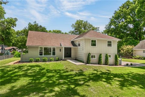 Photo of 10505 Belinder Road, Leawood, KS 66206 (MLS # 2632042)
