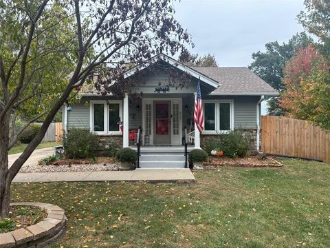 Photo of 615 SE DOUGLAS Street, Lees Summit, MO 64063 (MLS # 2585140)