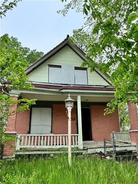 4028 Woodland Avenue Kansas City MO 64110