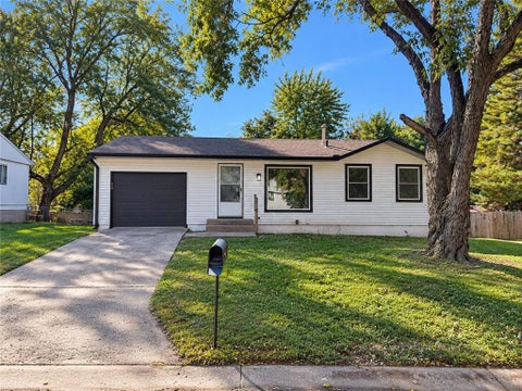 Photo of 18813 Powahatan Court W, Independence, MO 64056 (MLS # 2648066)
