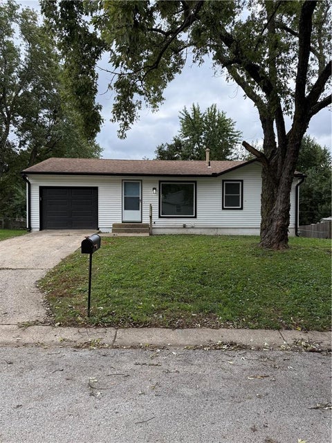 Photo of 18813 Powahatan Court W, Independence, MO 64056 (MLS # 2648066)