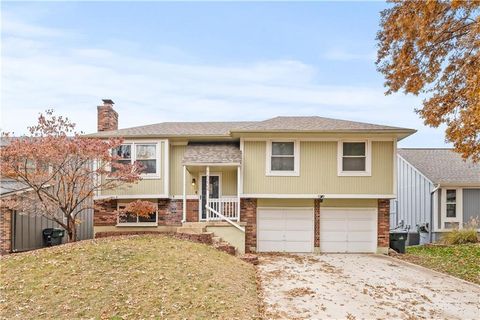 Photo of 16224 W 125 Terrace, Olathe, KS 66062 (MLS # 2588780)